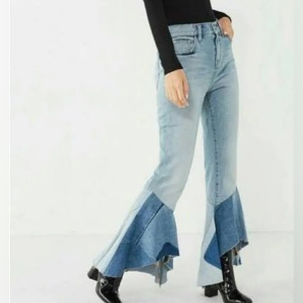 Urban Outfitters BDG Light Wash High Waisted Patchwork Flare Leg Jeans Size 31